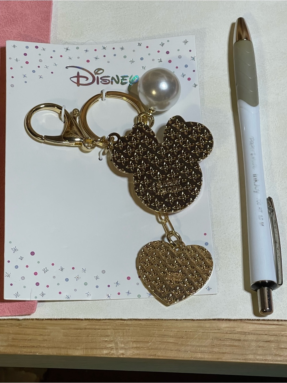 NWT Disney Gold-Tone Pink Minnie Mouse Key Chain / Crystal Heart/ Faux Pearl - Picture 2 of 9